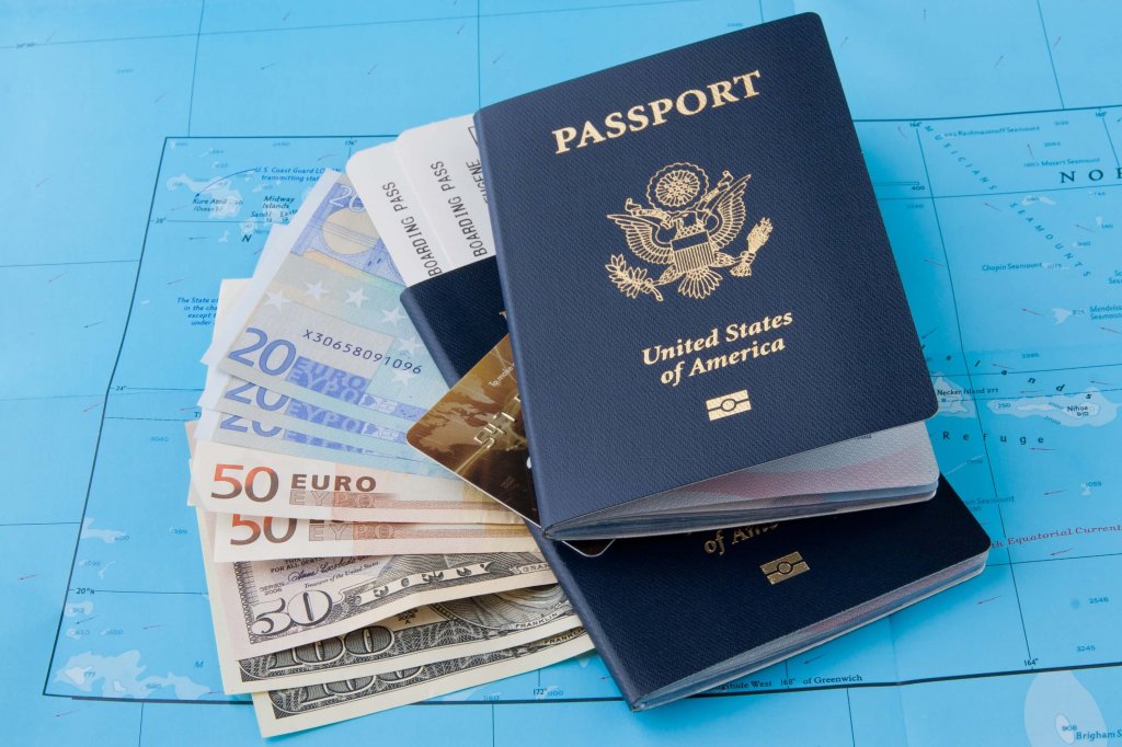 Top 15 Tips to Save Money While Traveling